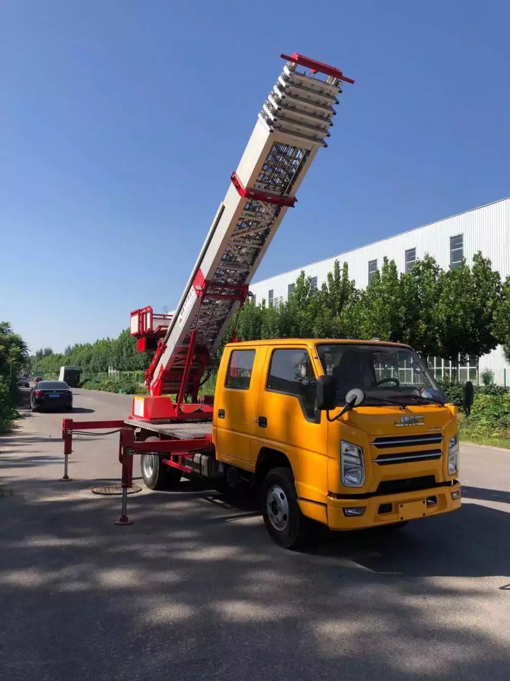 塔洋镇附近的云梯车出租服务：轻松解决高空作业需求