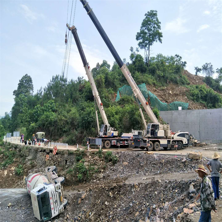 塔洋镇汽车掉沟里叫吊车救援要多少钱